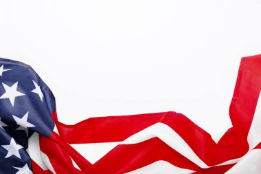 Beyaz arka planda ABD bayrağı. Birleşik Devletler. Kavram Anma Günü, Bağımsızlık Günü, 4 Temmuz. Düz yatış, üst görünüm