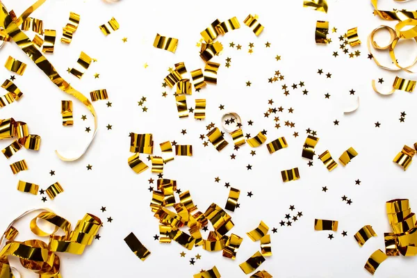 Gouden Confetti Een Witte Achtergrond Het Concept Van Een Vakantie — Stockfoto