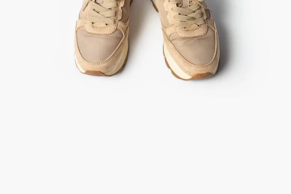 Dames Beige Sneakers Met Veters Een Lichte Achtergrond Vlakke Lay — Stockfoto