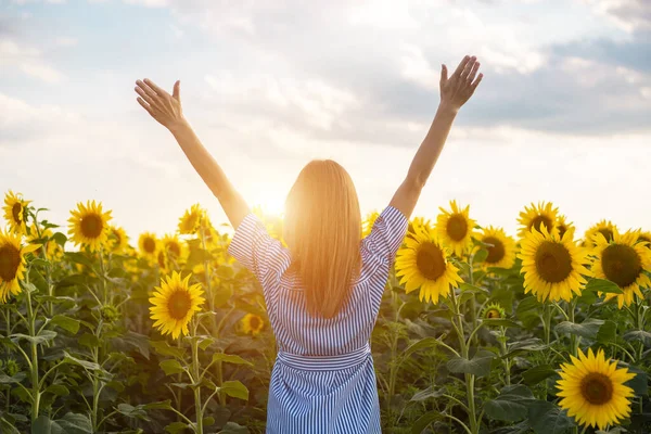 Young Woman Dress Raised Her Hands Sky Meeting Sunrise Sunflower — Stock Photo, Image