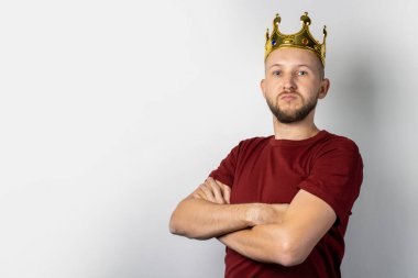 Kafasında tacı olan genç bir adam. Kavram, kral, şans, kazanç, zenginlik, hayal, amaç, istektir. Pankart.