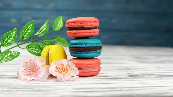 Macaroons sweet tasty cookies with leaves decoration french almond — Stock Photo, Image