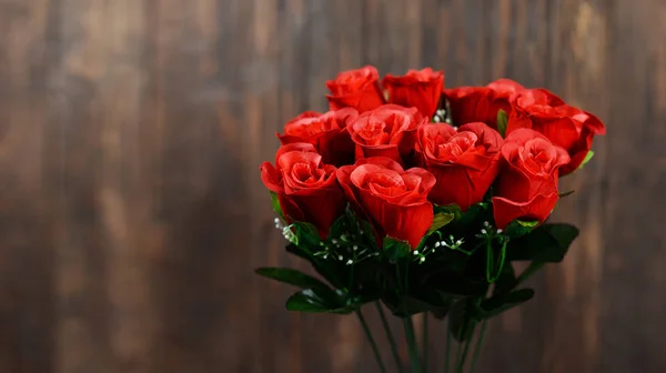 Buquê de rosas vermelhas para o feriado do casamento dia dos namorados 8 março — Fotografia de Stock