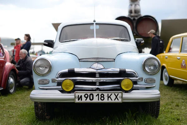 Retro Car emblem gaz 20 – stockfoto