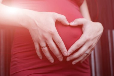 bir elbise hamile kız hamile anne bekliyor