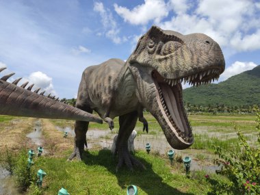 Dinozorların tarihi heykelleri ile Müze i