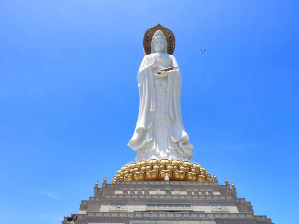 Boeddha cultuur standbeeld van de godin Guanyin — Stockfoto