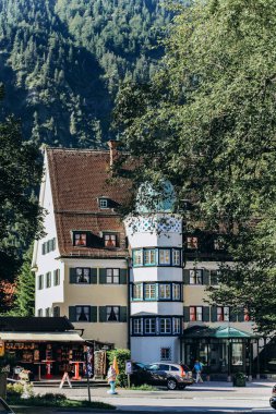 Almanya, Münih - 05 Eylül 2013. Gün doğumu güzel Bavyera köyü