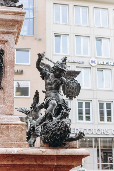 Deutschland München 2013 Statue Des Putto Der Einen Drachen Tötet — Stockfoto