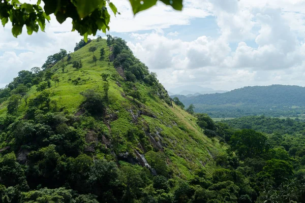Bela paisagem de montanhas no centro do Sri Lanka — Fotografia de Stock