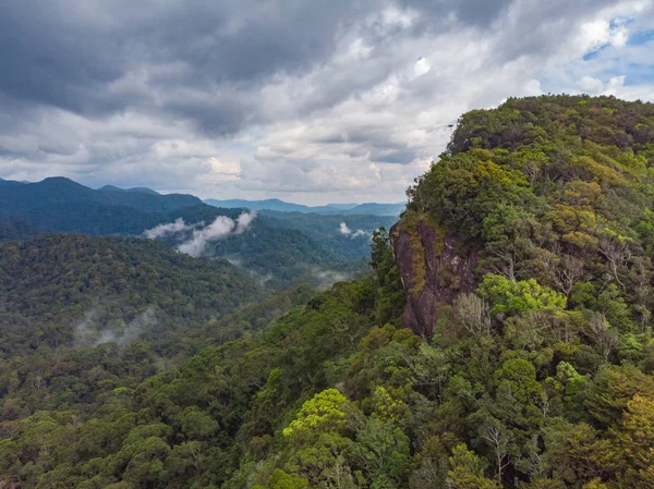 Sinharaja reserva natural floresta tropical Sri Lanka vista aérea em Sunset Mountains selva floresta antiga — Fotografia de Stock