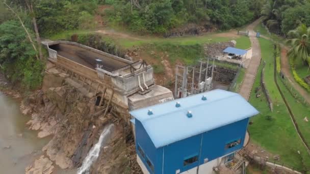Pequeña central hidroeléctrica en Asia en el bosque de Sri Lanka — Vídeos de Stock
