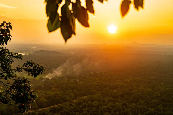 Belo pôr do sol Ásia Sri Lanka a partir de uma altura — Fotografia de Stock