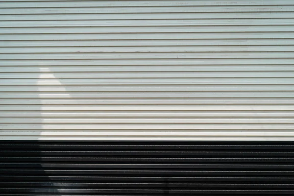Metal rayas placa fondo textura hierro puerta blanco negro valla —  Fotos de Stock