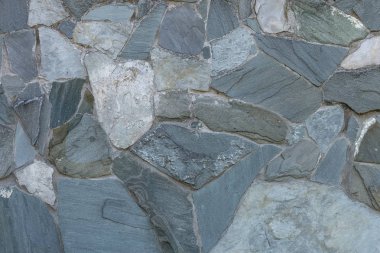 Doğal mavi taş ve betondan yapılmış eski vintage terk edilmiş dokulu duvar. Yaratıcı modern trendy soyut arka plan.