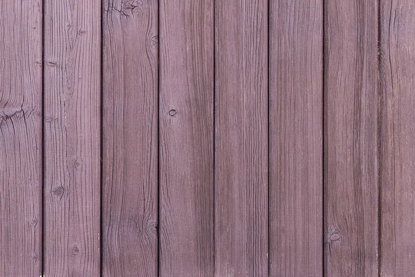 Una pared de madera hecha de tablones verticales antiguos pintados de color rojizo. Textura fondo abstracto — Foto de Stock