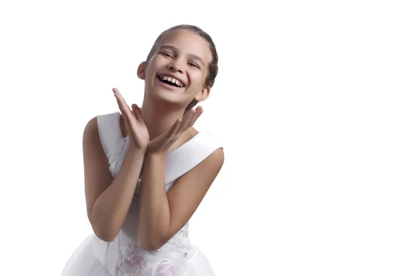 Bonito menina europeia bonita em vestido branco alegremente rindo com espaço vazio para texto isolado no fundo branco — Fotografia de Stock