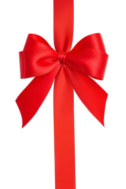 Güzel, büyük, moda, kırmızı bir yay ve beyaz arkaplanda izole edilmiş kırmızı ipek dikey bir kurdele. Hediye paketleme konsepti. Kapat, kırpma yolu