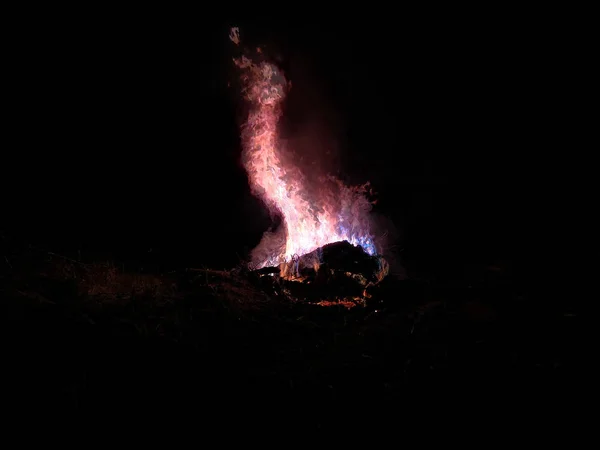 一个地狱般的壁炉 巫师的安息日 美丽的魔法之火 — 图库照片