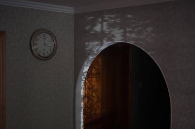 gizli oda. Arch ve bilinmeyen kapıya. tasarımınız için fotoğraf