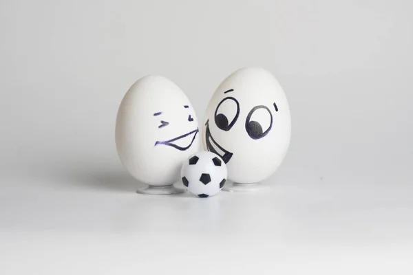 Fútbol Ridículo Huevos Divertidos Dos Dos Piezas Con Caras Pintadas — Foto de Stock