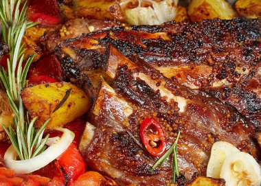 Rosemary ile kızarmış kaburga arka plan görüntüsü