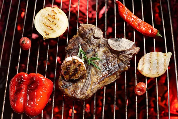 Bife Bon Grelhado Com Legumes Carne Frita Fogo Churrasco — Fotografia de Stock