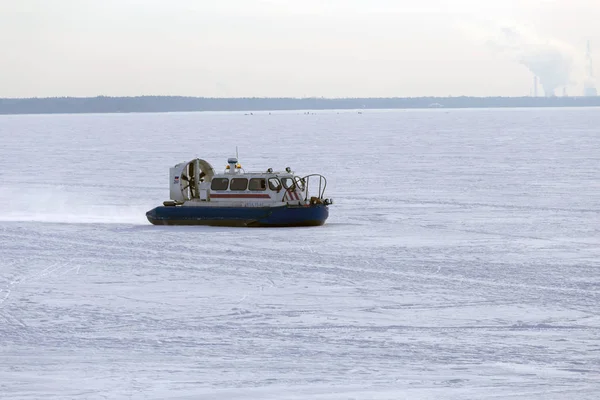 Boat hovercraft on white ice snow in winter. — Stock Photo, Image