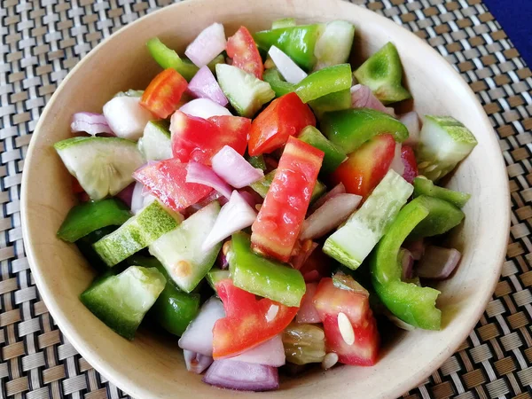 Салат Овощной Смеси Тарелке Вкусное Здоровое Блюдо Концепция Диетического Питания — стоковое фото