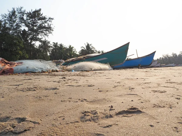 Une Plage Sable Avec Des Bateaux Pêche Des Filets Côté — Photo