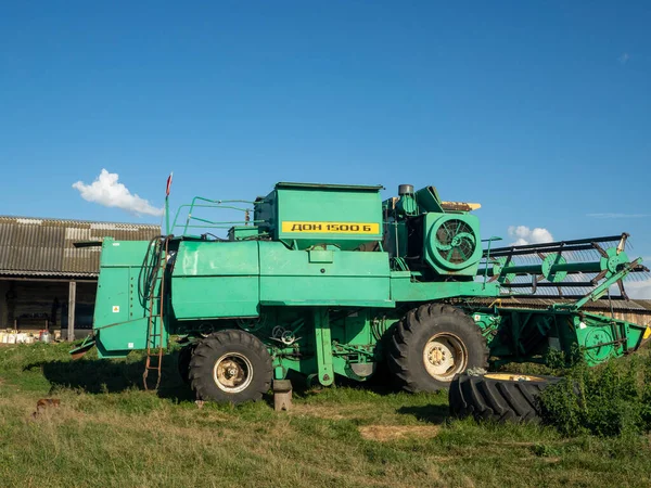 2020 Rússia Região Bryansk Colheitadeira Agrícola Verde Máquinas Agrícolas Para — Fotografia de Stock