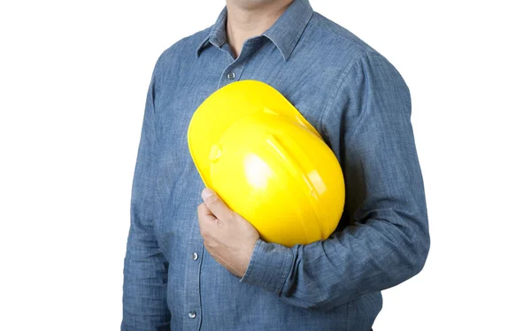 Slimme ingenieur werknemer blauw shirt met rugnummer dragen en houd gele veiligheid hel — Stockfoto