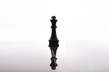 Siyah arka planda iş stratejisi kavramı. İş iveden başla