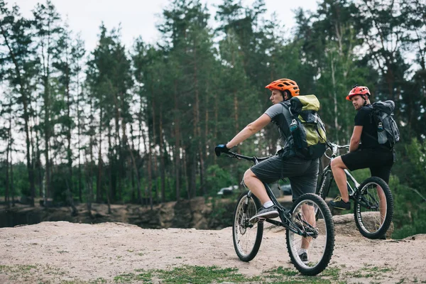 Young Trial Bikers Riding Forest Cloudy Day — Stock Photo, Image
