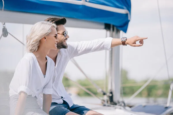 Happy Young Couple Sunglasses Looking Away While Sitting Together Yacht — Stock Photo, Image