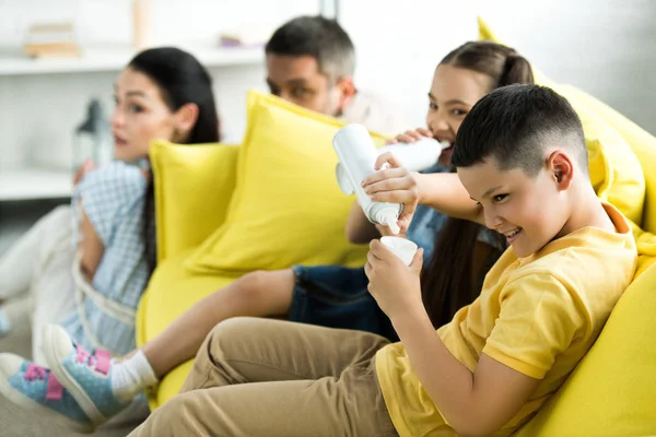 Tied Parents Sitting Sofa Children Eating Sweets Home Parenthood Concept — Stock Photo, Image