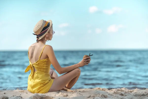 Partial View Woman Holding Coconut Cocktail Straws Hand — Stock Photo, Image