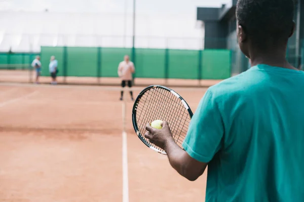 Selective Focus Elderly African American Man Playing Tennis Friend Court — Free Stock Photo