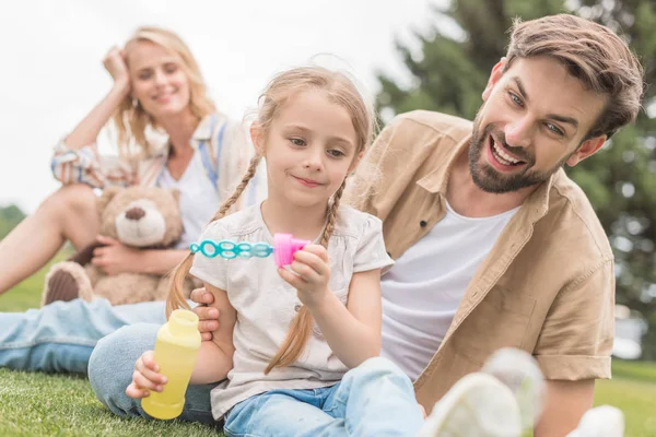 Mother Teddy Bear Looking Happy Father Daughter Blowing Soap Bubbles — Stock Photo, Image