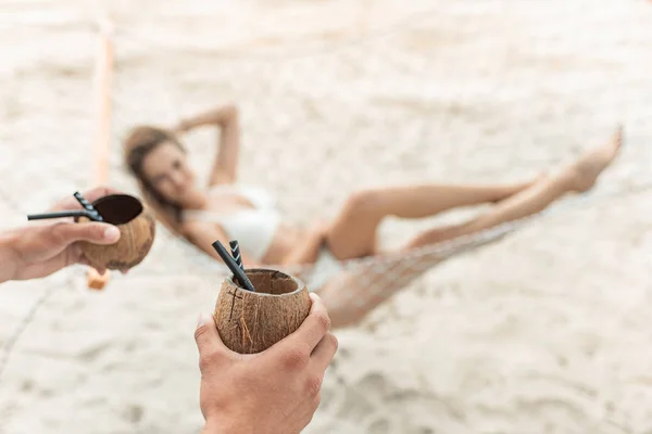 Man Bringing Coconut Cocktails His Girlfriend Hammock — Stock Photo, Image