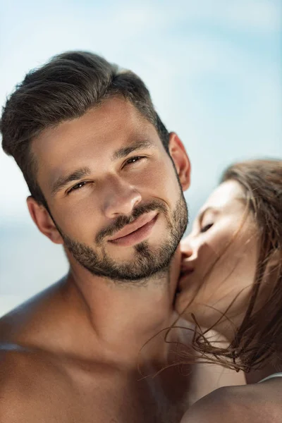 Beautiful Girl Kissing Her Handsome Boyfriend Neck — Stock Photo, Image