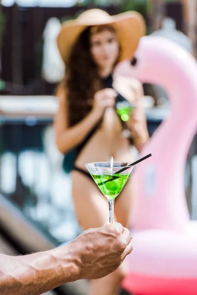 Cropped Image Boyfriend Holding Glass Cocktails Girlfriend Swimsuit — Stock Photo, Image