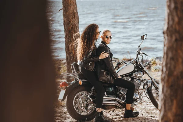 Young Couple Bikers Black Leather Jackets Sitting Chopper Motorcycle Seashore — Stock Photo, Image