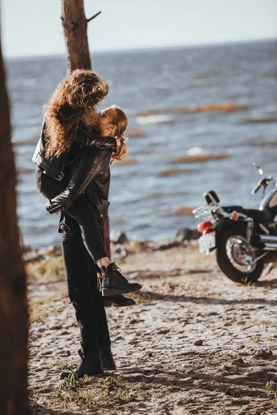 Man Holding His Girlfriend Arms Seashore Cruiser Bike — Stock Photo, Image