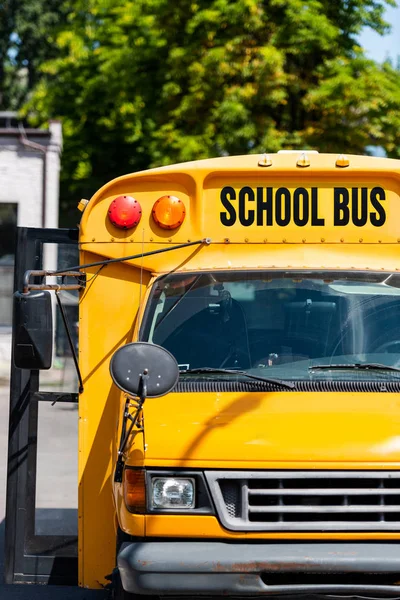 Front View Traditional School Bus Inscription Front Glass — Free Stock Photo