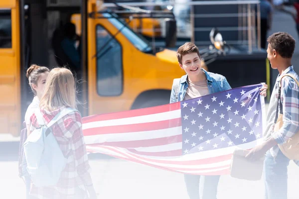 Group American Teen Scholars United States Flag Front School Bus — Stock Photo, Image