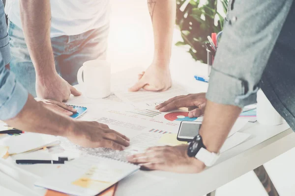 Plan Recadré Hommes Affaires Travaillant Sur Nouveau Projet Bureau — Photo