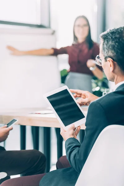 Close Shot Businessman Digital Tablet Conference — Free Stock Photo