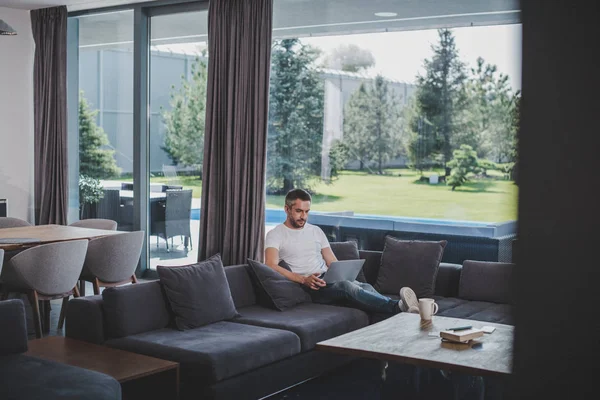 Selective Focus Male Freelancer Working Laptop Sofa Home — Stock Photo, Image