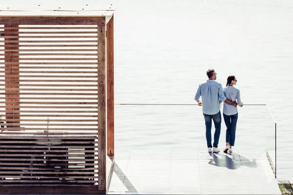 High Angle View Stylish Couple Standing Pier Lake Country House — Stock Photo, Image